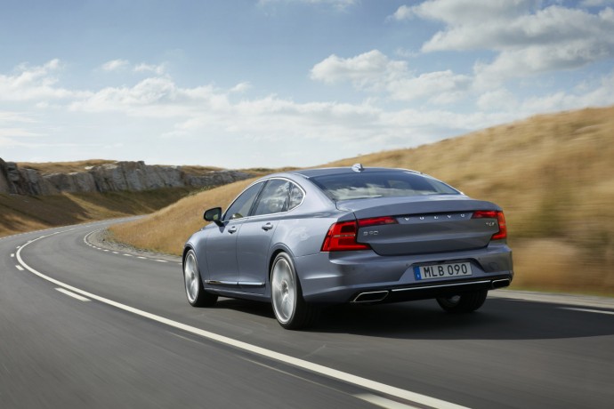 De S90 komt er ook als plug-in hybride met 407 pk en toch maar 15% bijtelling.