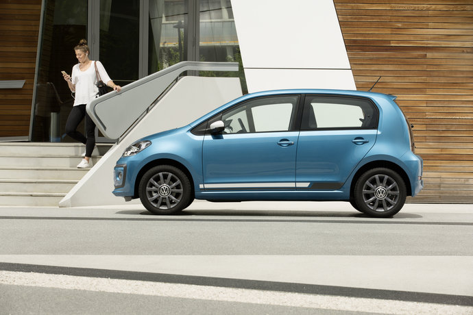 Volkswagen-Up-blue-side