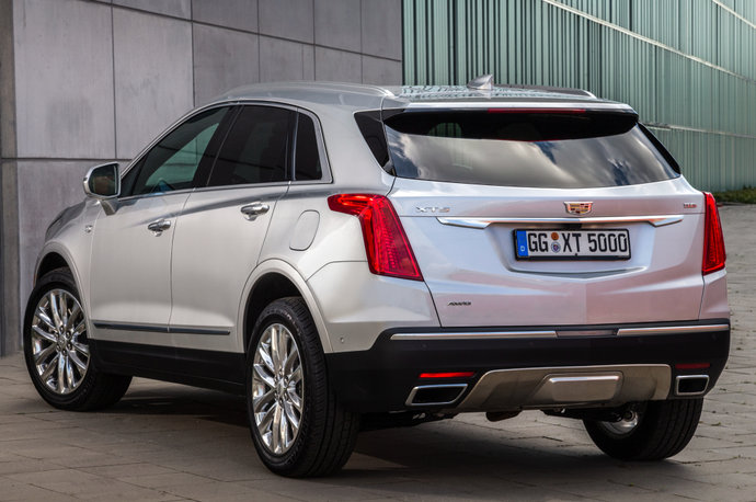 cadillac-xt5-silver-rear-side