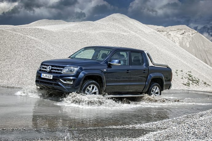 volkswagen-amarok-blue-front-side