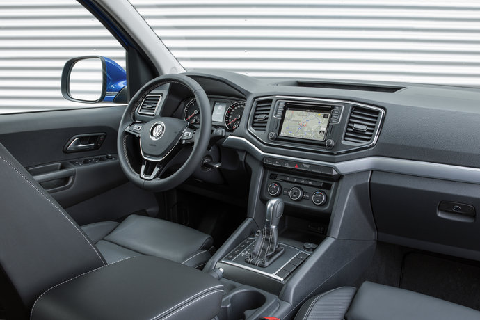 volkswagen-amarok-interior-v6-black