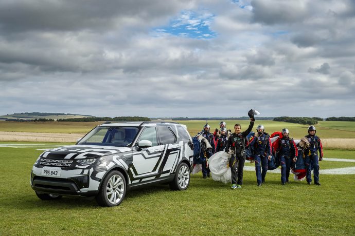 land-rover-discovery-camo-front-side