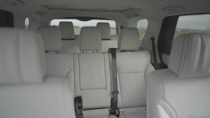 land-rover-discovery-interior-white