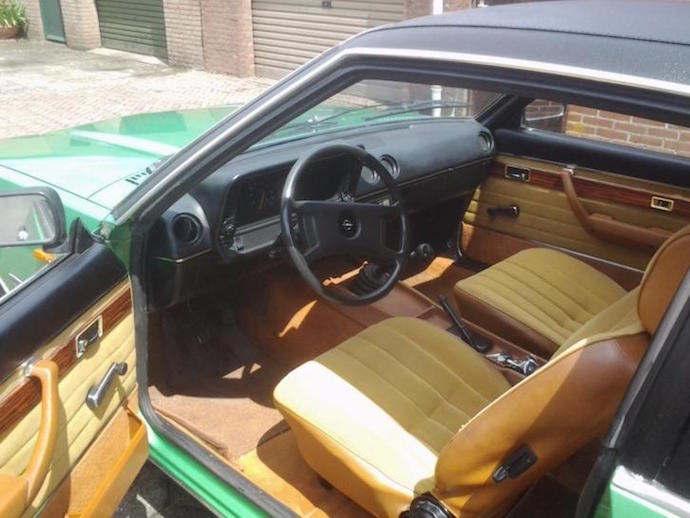 wk-42-opel-manta-interieur