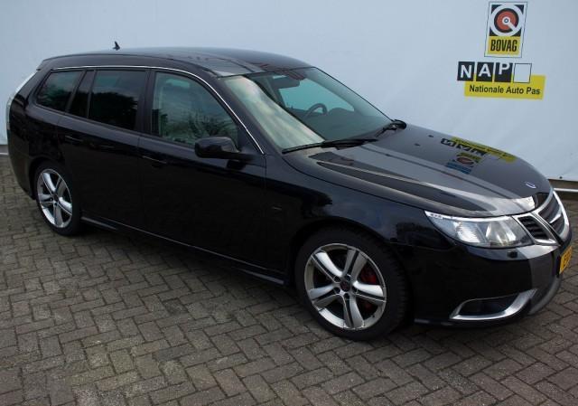 saab-93-xwd-aer-stationwagon-front-side-aero-black