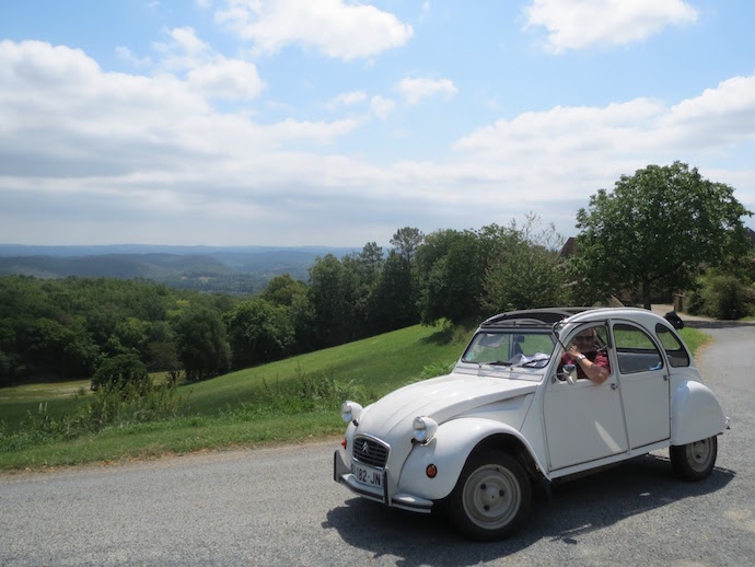 Kijk nou: onze huureend! Voor een leuk bedragje pruttelden we er een dag mee door de Dordogne.